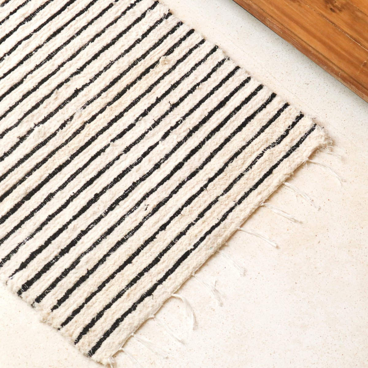 Petit tapis en coton rayé à pompons 60x50 cm tapis tissé à la main UNTUK