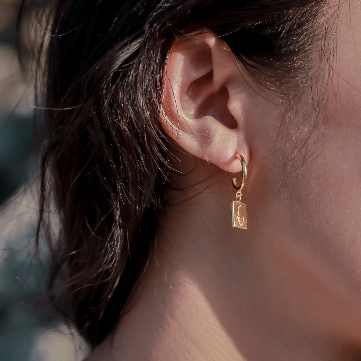 Boucles d'oreilles plaquées or 18 carats avec pendentif - créoles ornées d'un visage gravé - boucles d'oreilles pendantes en argent 925 or vermeil - KARTINI gold
