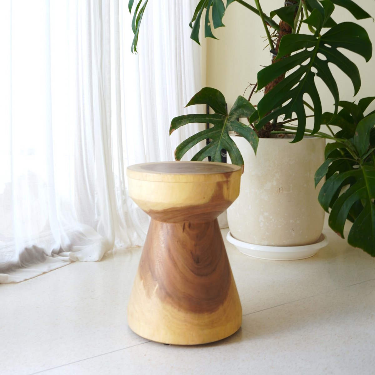 Table d'appoint ronde en bois massif Ø30 cm MANADO Petite table en bois d'arbre à pluie avec grain naturel bicolore